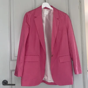 Rosalie kavaj  - Använd 1-2 gånger, älskar tyget men kommer aldrig till användning. Säljer bara vid bra pris. Ordinarie pris 599kr