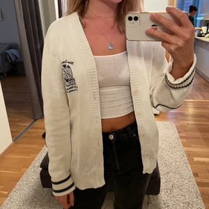 Baseball kofta - Benvit kofta i baseball stil