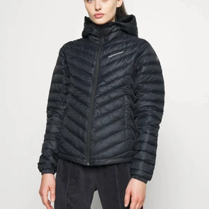 Peak jacka  - Säljer den mellersta varma peak jackan! Super skön både på hösten och kan ju användas på vintern med❤️ skriv för bilder osv