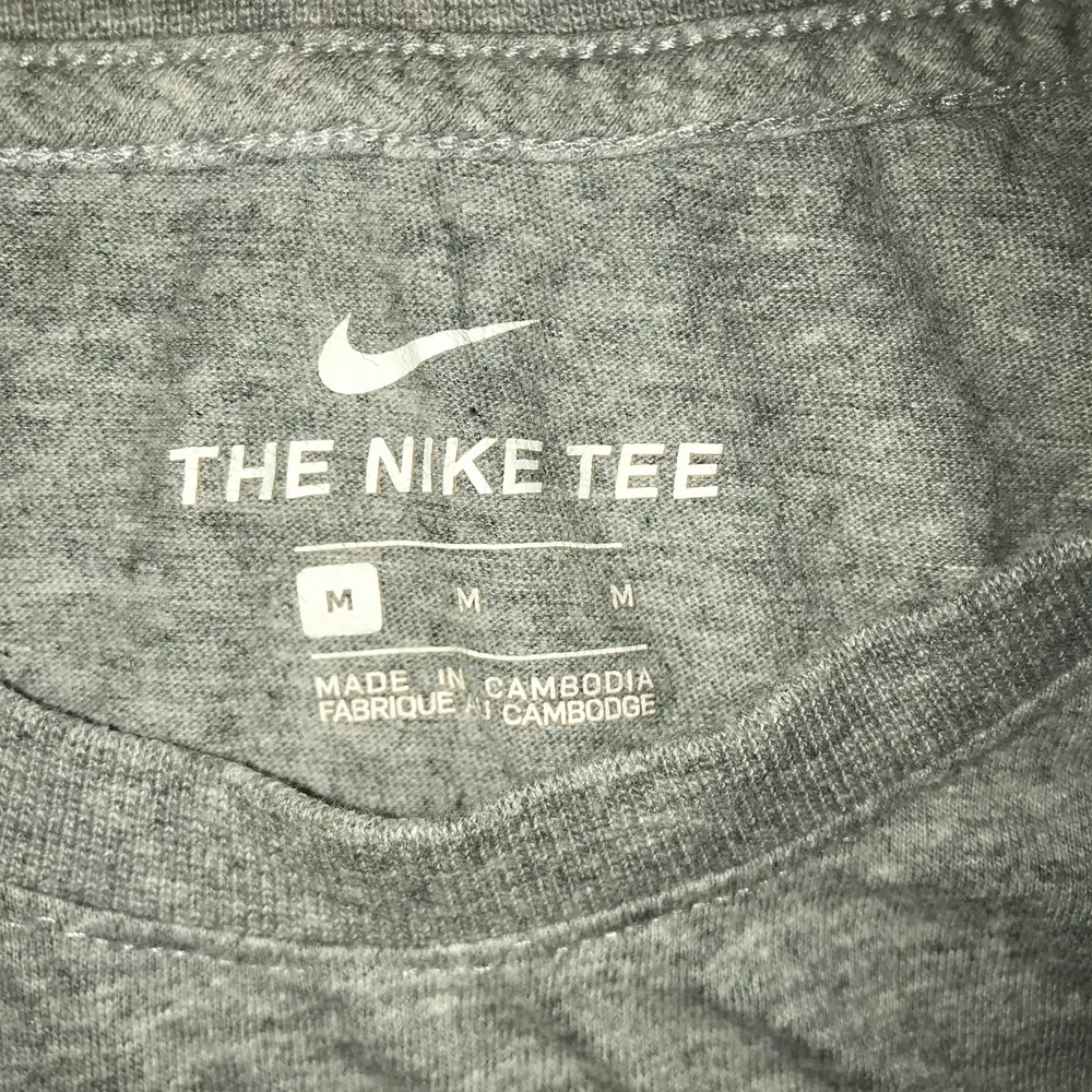 storlek M. vanlig Nike T-shirt från JD. köpt för 250kr. Knappt använd och i bra skick. Står för frakt. T-shirts.