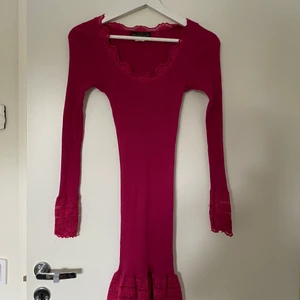 Rosemunde klänning - Mörk cerisefärgad klänning från Rosemunde. Oanvänd.