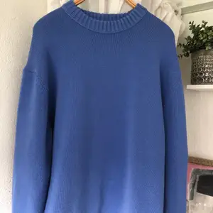 Super fin blå stickad tröja från zara man. XL men sitter som en M enligt mig. Använd fåtal gånger, säljs då den ej använda längre!