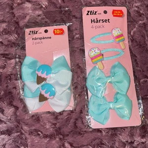 Rosetter och hårspännen - Två rosetter med glassar, två hårklämmor med glassar och två plain rosetter. Går i mint/lite turkosaktigt och vitt, utöver glassarna. Oöppnade förpackningar. Nypris 30:-