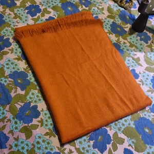 Orange halsduk - Stor och härlig orange/roströd halsduk!🥰📦 15 kr. Samfraktar för 66 kr 😊