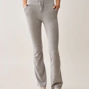 Soft goat straight  - Jätte sköna cashmere mjukisar i en färg som inte finns på hemsidan längre verkar det som. Sparsamt använda, aldrig tvättade. 