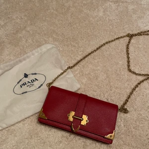 Prada shoulder bag - Prada red shoulder bag with gold chain details 