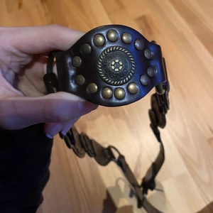 Coolt bälte - Asballt bälte med fina detaljer! Passar strl M-L!