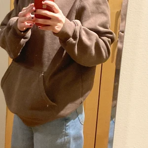 🤎Brun Hoodie🤎 - köpte denna på H&M för ett tag sedan men inte kommit till användning! väldig bekväm och sitter bra! sparsamt använd❤️‍🔥
