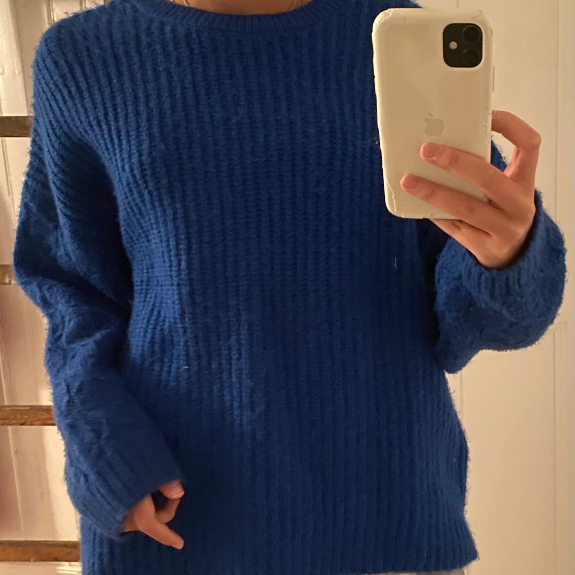 Blå stickad tröja