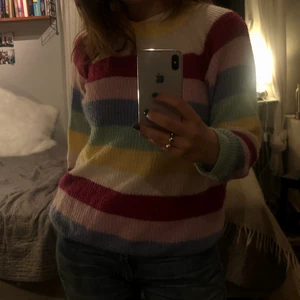 Stickad randig tröja  - Fint skick, inte sticksig! Möts upp eller så står köparen för frakt:)