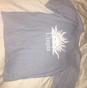 Super härlig t-shirt  - Nu säljer jag en t-shirt i storleken xs. Jag säljer den för att jag knappt använder den.