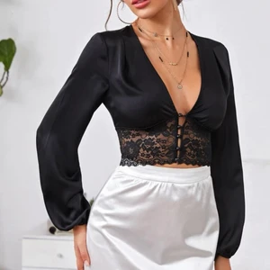 Svart topp från shein  - Svart topp från shein i storlek L, aldrig använd. Den är true i size, är som en L i storlek🖤 ser ut exakt som på bilden 