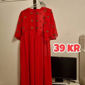 Long Dress - This is so beautiful colour,  same as picture, any one can wear it!!  It looks so good to wear in Summer 