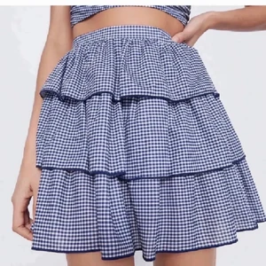 Zara kjol - Säljer min så fina zara kjol som är slutsåld och väldigt populär💕 storlek xs💕