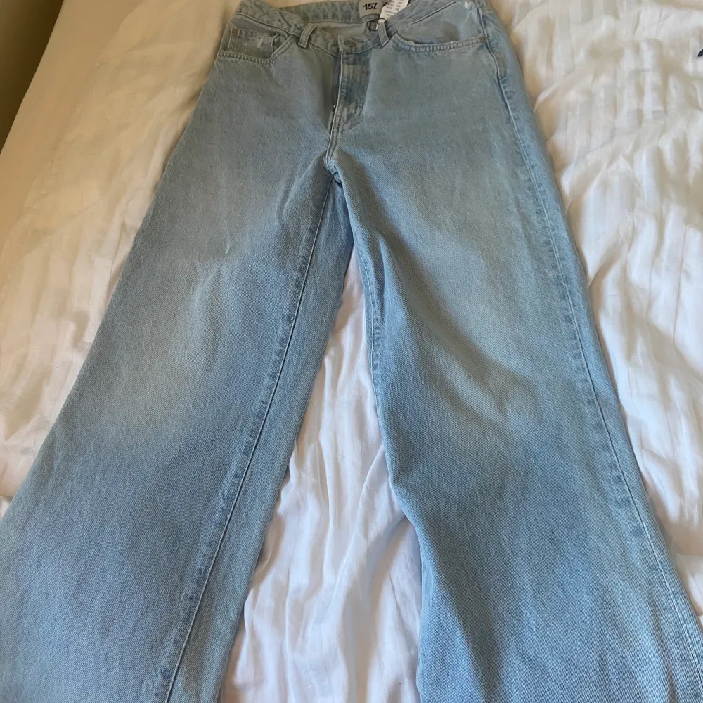 Jeans från lager 157, aldrig använda så prislappen är kvar. . Jeans & Byxor.