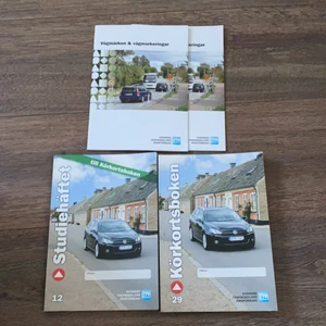 Körkortsböcker  - En körkortsbok och ett studiehäfte till boken. Sen är det två häften om vägmärken/vägmarkeringar. Dessa är sjukt bra och hjälpte mig jättemycket när jag skulle ta körkortet.