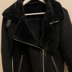 Pilotjacka från topshop - Svart jacka från topshop, storlek 36