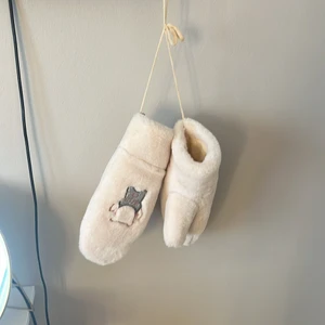 Shein vantar  - Tumvantar ifrån shein ny pris 70kr! Säljer för 50kr eftersom dom är nya❤️❤️! Det är ej gratis frakt!