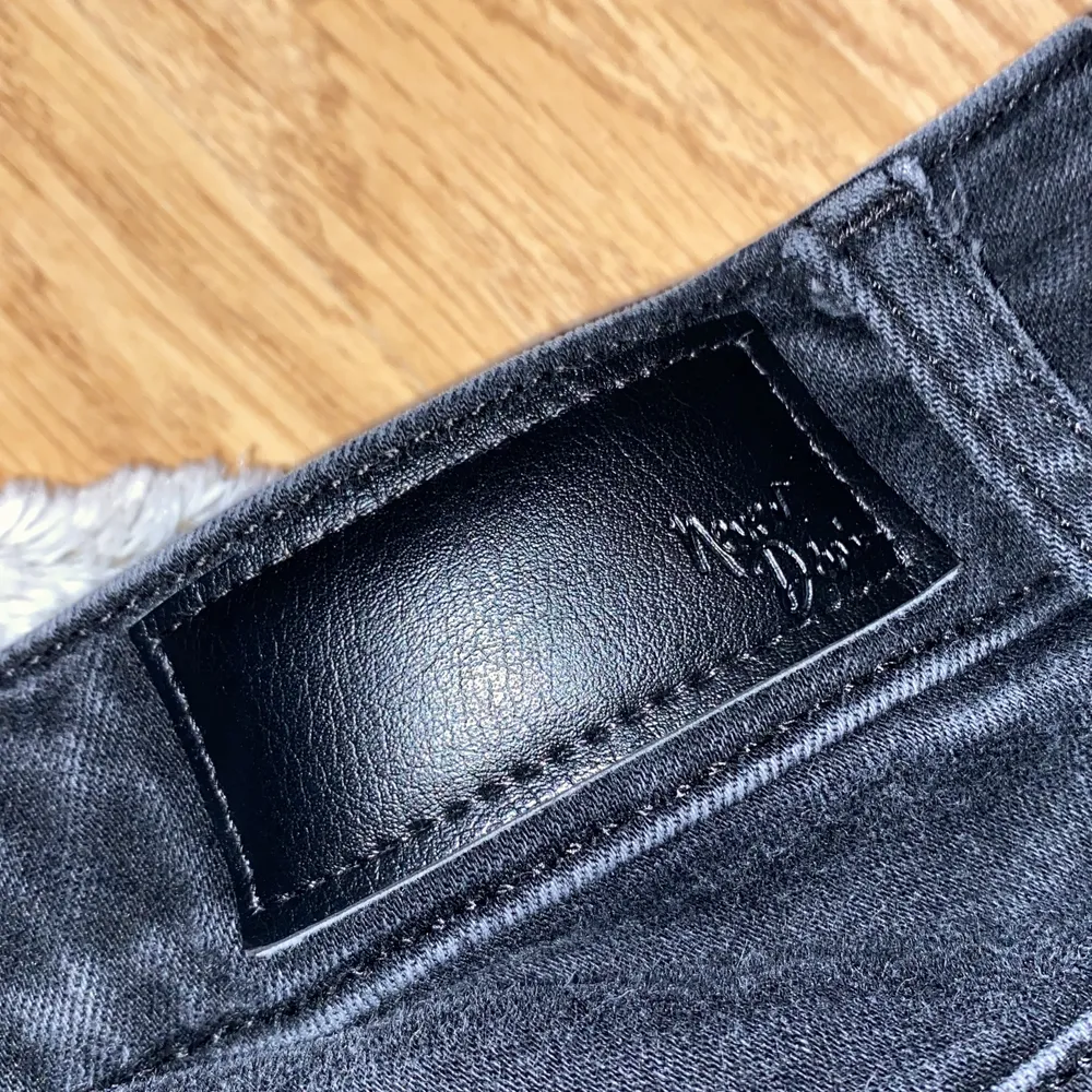 Svarta flare byxor från bikbok, köpta för 600 men säljer dem billigare, dem är stretchiga . Jeans & Byxor.