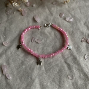 Armband  - Rosa armband med tre stjärnor i silver färg samt lås 💗 14 kostar frakten !