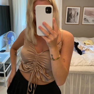 Fest topp - Snygg topp från Chiquelle i storlek M ❣️