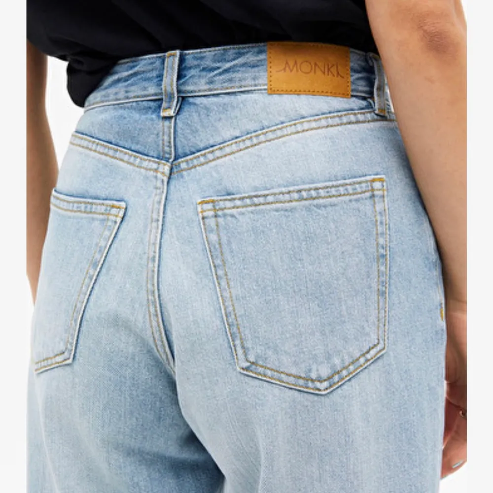 Ljusblå mobil jeans säljes, storlek 24, aldrig använda. Nypris:400, mitt pris 300 inkl frakt. . Jeans & Byxor.
