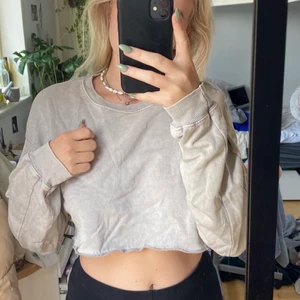 Croppad tröja pull and bear - Croppad tröja från pull and bear strl.S. ❣️