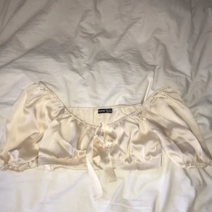 Oanvänd champagnefärgad topp - Helt ny champangefärgad topp från shein strl M💕
