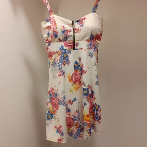 blommig klänning - Jag köpte den från spanien ,Mallorca 