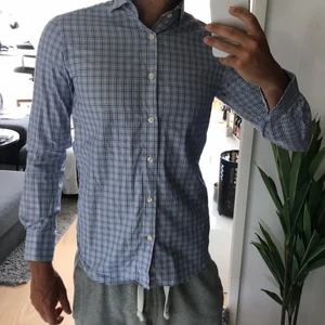 Morris skjorta, passar storlek S-M - Morris skjorta i fint skick som passar storlek S-M. Billigare vid snabb affär.