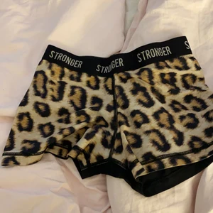 Stronger shorts - Säljer dom för jag knappt använder dom, väldigt fina:) 