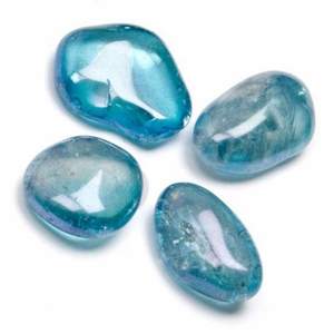 Aqua sunts heter denna vackra blåskimrande kristall ger kraft att kommunicera sanningen på ett kärleksfullt och lugnt sätt. Denna sten är samma som Aqua aura kristall fast i stenform. Kom privat för mer info och bilder .