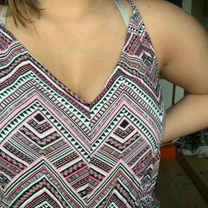 Rosa playsuit/jumpsuit  - Rosa playsuit frå H&M som inte längre passar mig riktigt tyvärr för jag tycker den är super fin ocj härligt att ha på sommaren🥰 