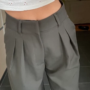 Kostymbyxor - Kostymbyxor ifrån weekday i bra skick, max nävern 3 gånger, ser ut som nya 