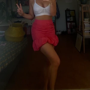 Rosa kjol - Rosa, kort kjol från Gina Tricot. Strl XS