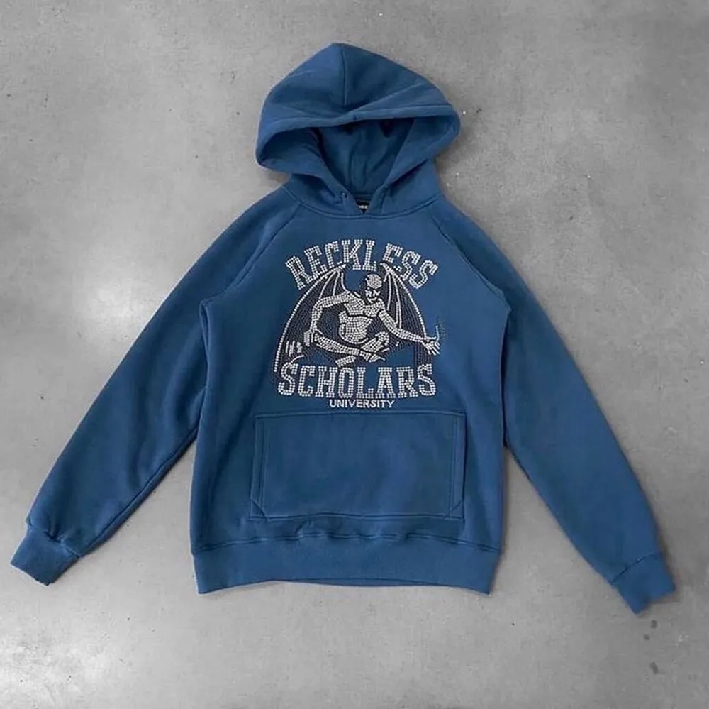 Säljer en helt oöppnad reckless schoolars hoodie då jag råkade beställa 2 st i storlek S❤️. Hoodies.