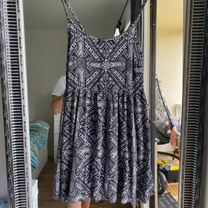 Klänning  - Kort klänning 