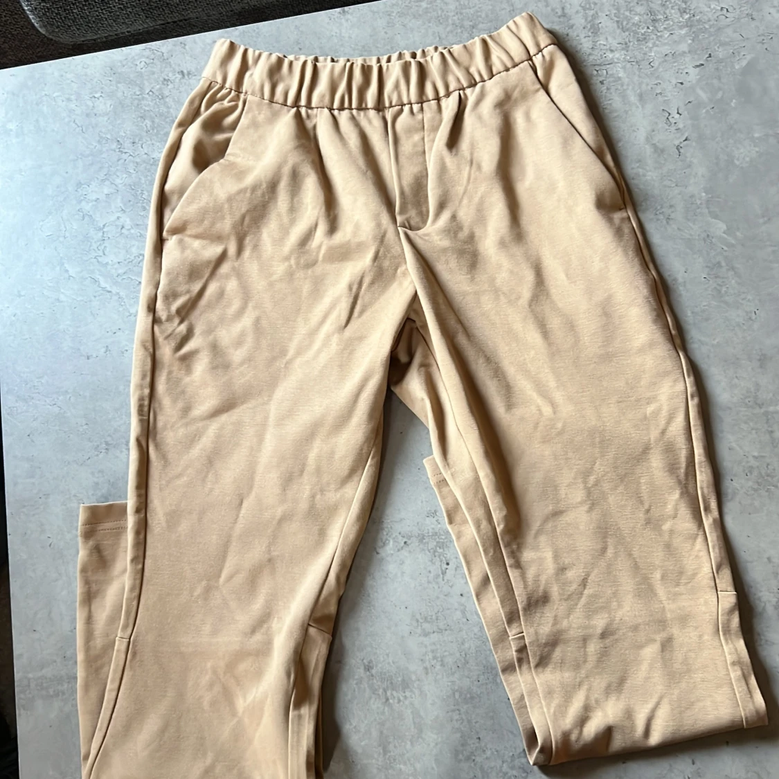 Mjuka kostymbyxor xs - 90