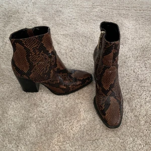 Boots från ZARA - Bootz från ZARA, storlek 35. Frakt inkluderad i priset 