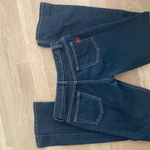 Replay - Säljer dessa lågmidjade bootcut Jeans som inte kommer till användning längre, tycker inte dem ser så bra ut på mig. Innerbenslängd 73cm , midjemått 37 rakt över 