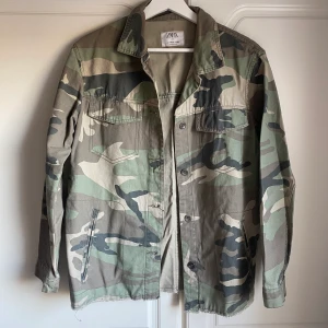 Militärjacka zara - Militärjacka Zara, strl 164 passar S