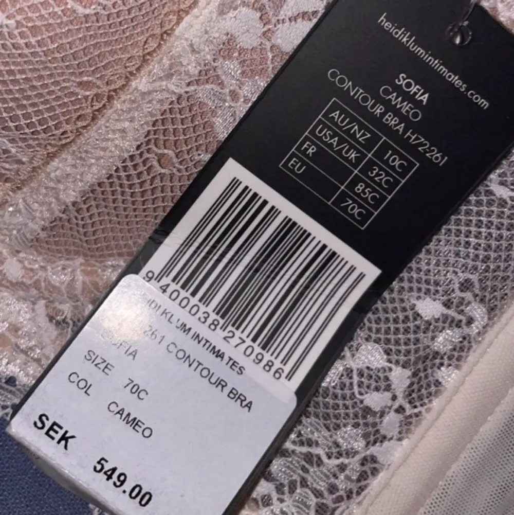 Oanvänt set från från Heidi Klum intimates.  70 C på Bhn och S på trosorna . Övrigt.