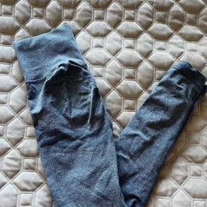 Shein tights strl s 💙 - Superfina tights från shein som inte kommer till användning längre. Storlek s, passar mig som vanligtvis har s i tights. Skick, 10/10 💙 klicka gärna på köp nu om du ska köpa ❤️