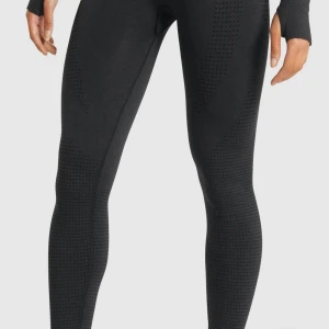 Träningskläder - Träningsset ifrån gymshark. Strl xs i tight och s i sportbh. Fint skicka och inget att anmärka.  Säljs som set. Skickas med PostNord. Jag ansvarar inte för postens slarv! 