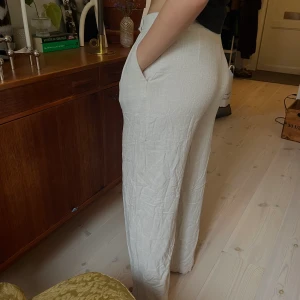 Linnebyxor från Weekday!! - Säljer dessa populära linnebyxorna från Weekday i stl 36!!!⭐️⭐️⭐️