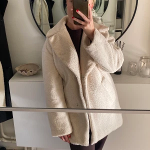 Teddy jacka  - Vit/beige teddyjacka från HM i storlek Xs❤️ Betalning via swish.