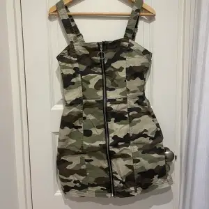 Kamouflage klänning 