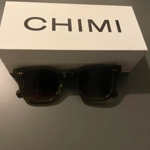 Chimi | 04 | Green | - Säljer mina chimis då dem inte används. Köpta på nk i sthlm i somras allt og  följer med, bra skick bara använda halva sommaren.