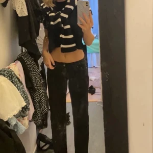 populära weekday arrow jeans  - Storlek 25/32 