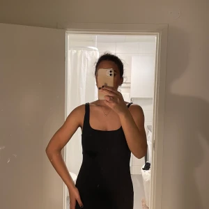 Skims liknande klänning - Säljer denna skims liknande klänning. Säljer då jag inte är bekväm i den! Går till fötterna 